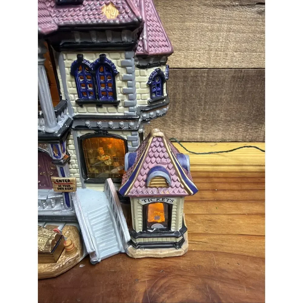 Lemax Spooky Town Collection Madam Ashbury's Lighted House of Wax 35784A-flaws